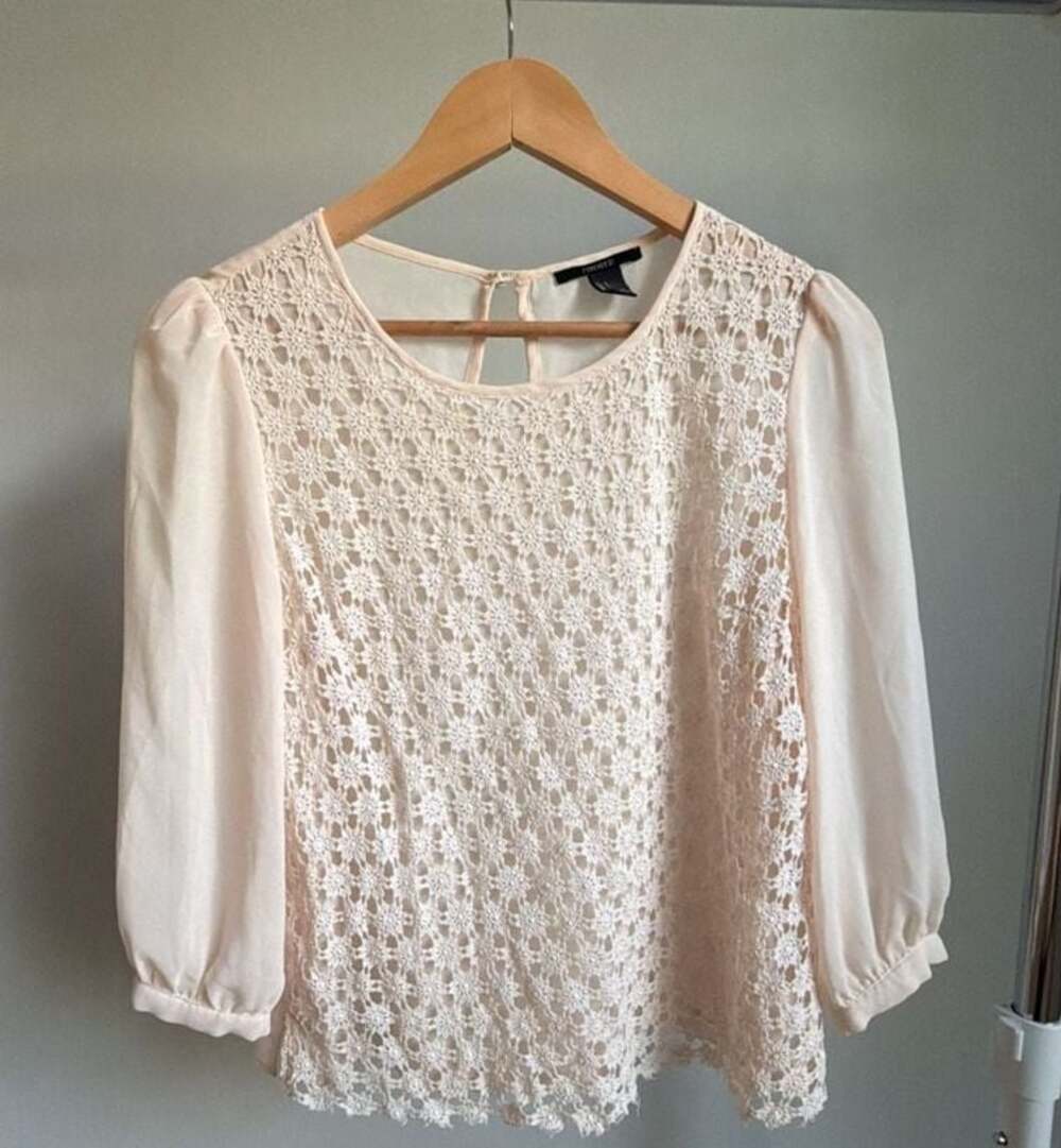 Forever 21 Pink Daisy Floral Crochet Lace Sheer Sleeve Blouse